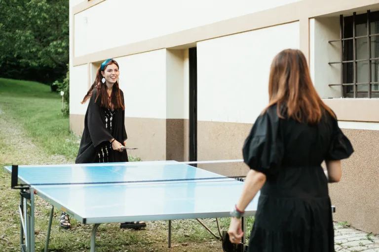 img_ZrWcyhwHRhBXFpYm.jpg Myslíme i na vaše hosty a máme spoustu zábavy k zapůjčení. Třeba ping pong včetně míčků a pálek. Je to trochu netradiční svatební zábava, ale děti a akční kamarádi si určitě rádi zahrají.